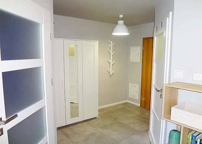 Hill Neli, Blisko Do Dworca Pkp *